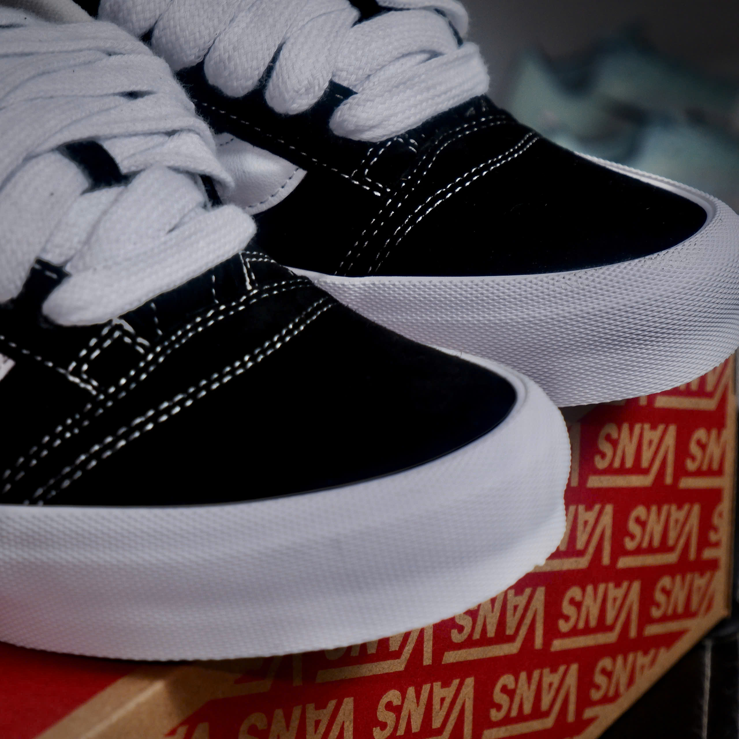 Vans Knu-Skool ‘Black White’