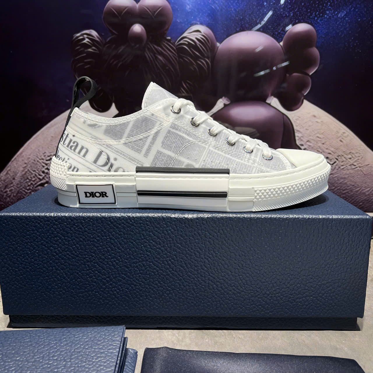 Giày Dior X Kaws B23 Daniel Arsham Low Newspaper Like Auth