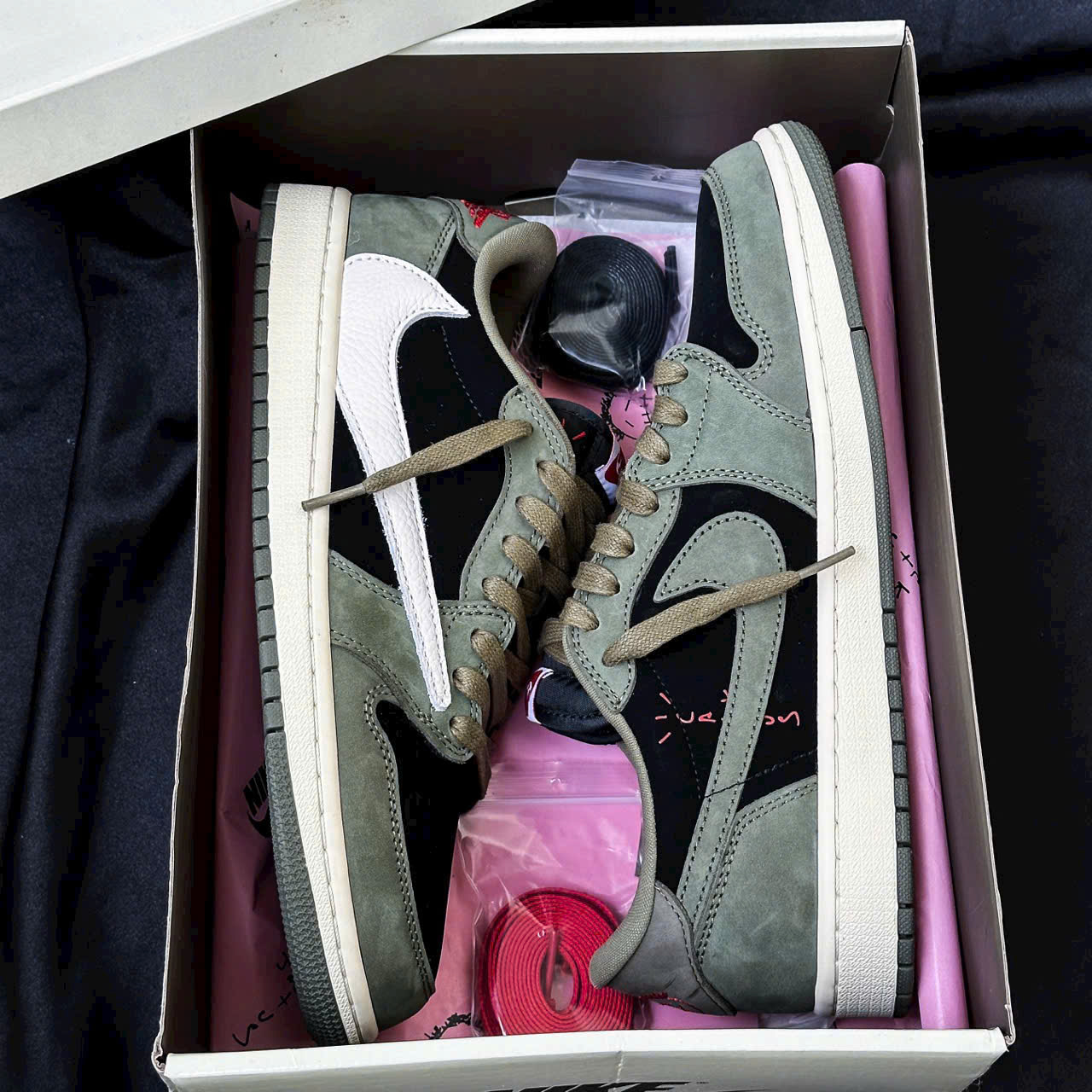 Giày Nike Air Jordan 1 Low Travis Scott Black Olive