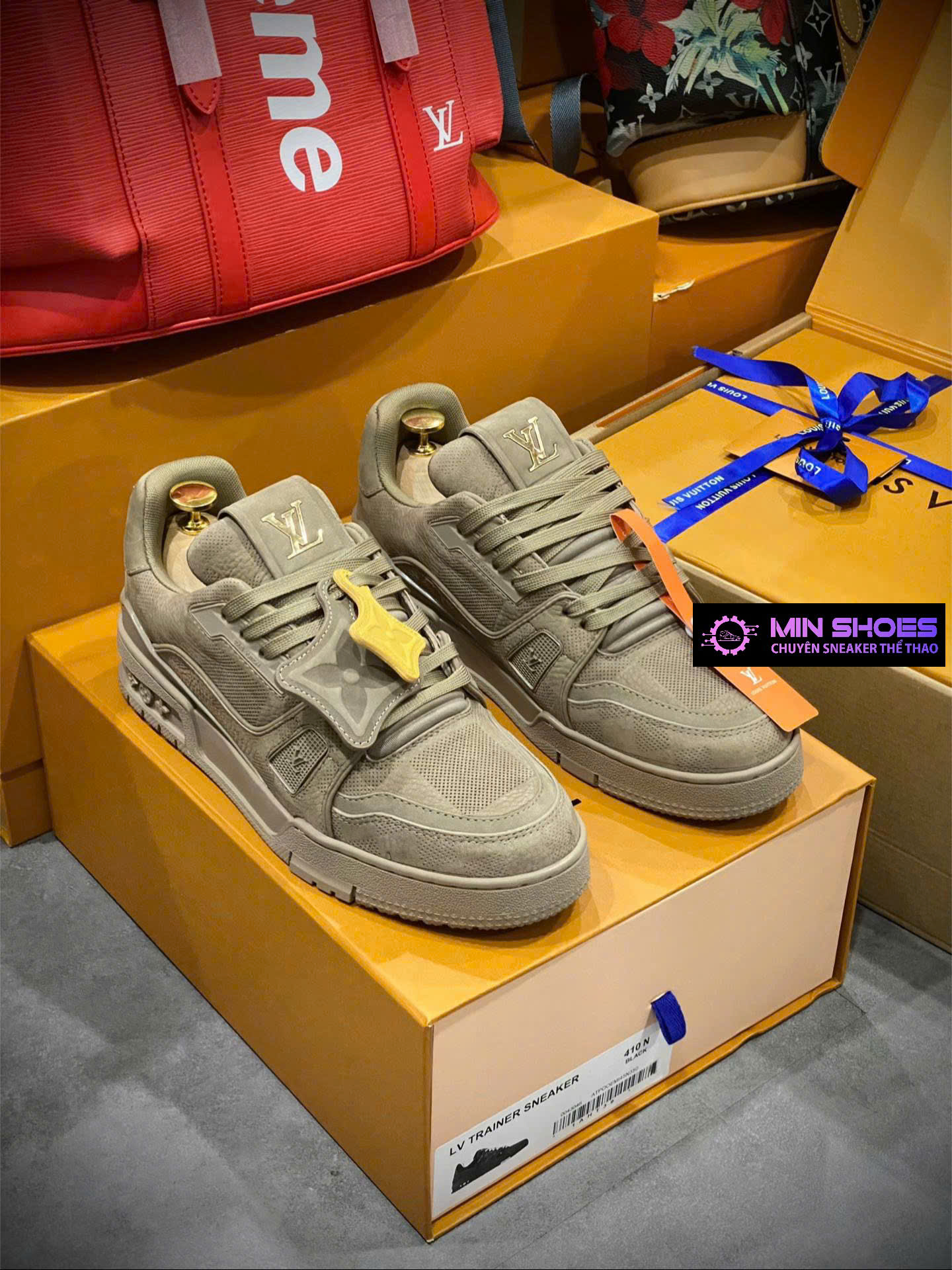 <br />Giày sneaker Louis Vuitton (LV) like authentic